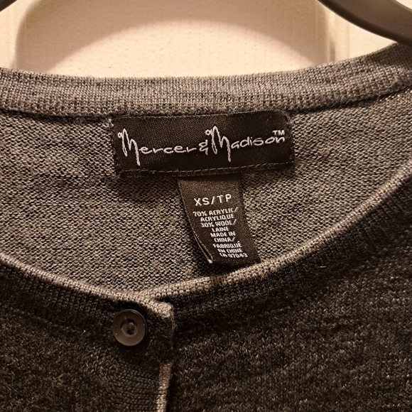 Mercer&Madison two tone grey cardigan - size small - Picture 3 of 3